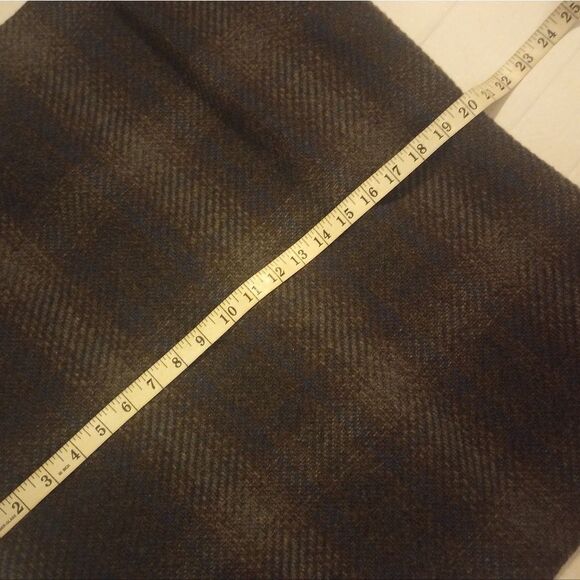 Dalia Collection wool blend knee length skirt with back zipper closure - Picture 6 of 7